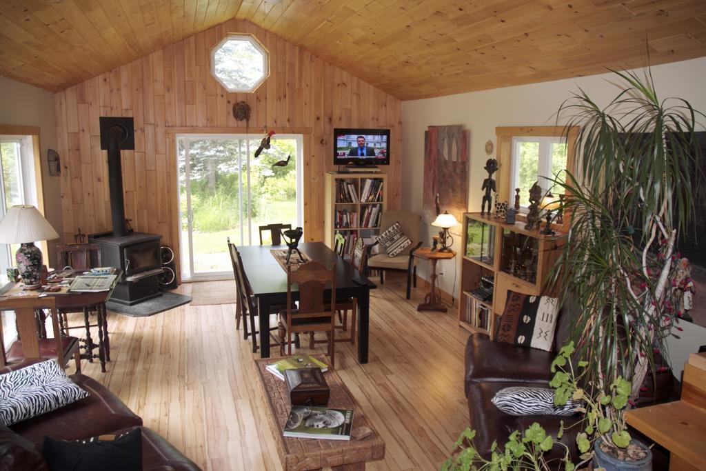 Gîte Au Pied Du Courant Mont-Laurier Extérieur photo